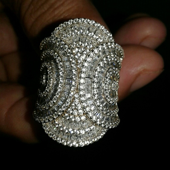 Ring - Picture 3 of 3